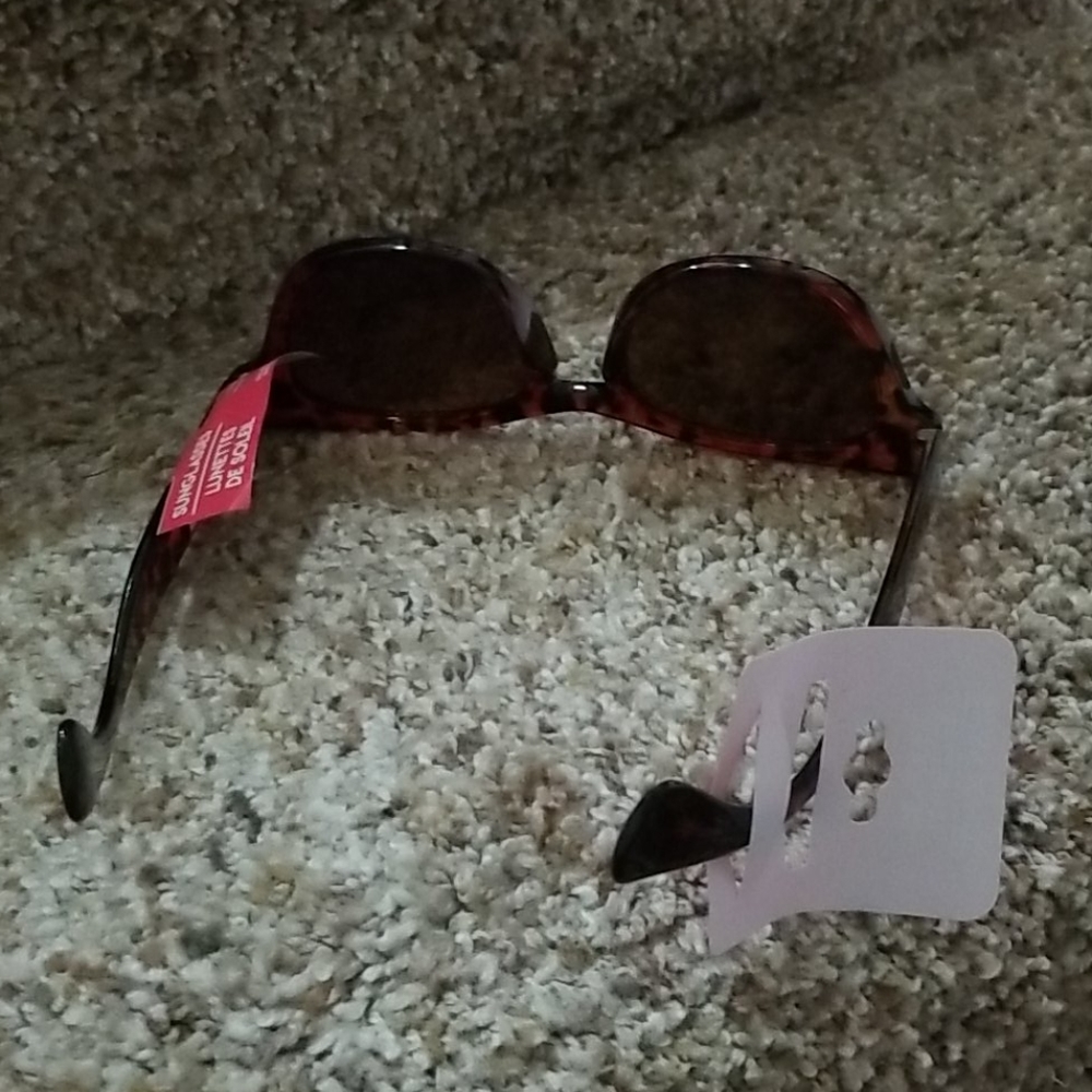 Fashion Sunglasses with Case - Picture 5 of 12